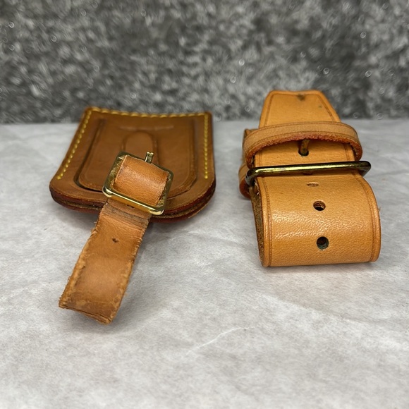 Louis Vuitton Leather Luggage Tag and Poignet Set - Picture 5 of 8